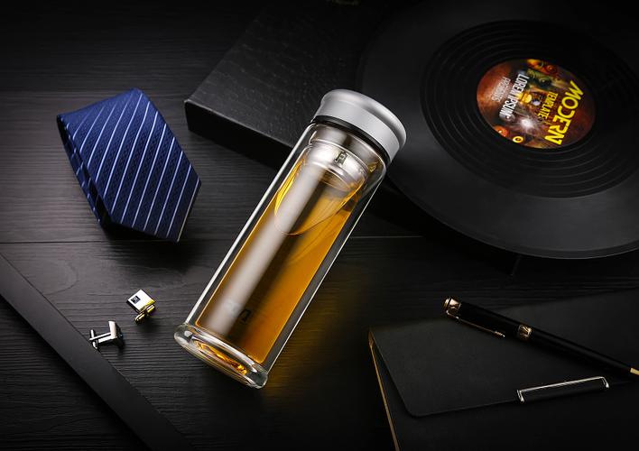 杯子 商务 玻璃杯 场景搭配 黑色场景